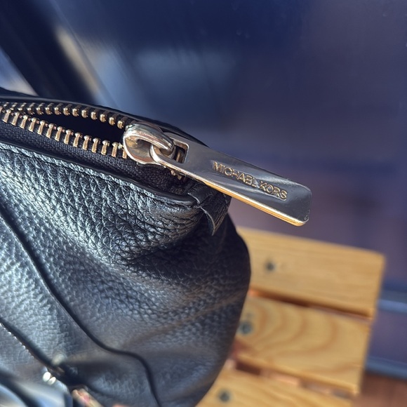 MICHAEL Michael Kors Pebbled Leather Tote Crossbody Bag - Picture 5 of 12